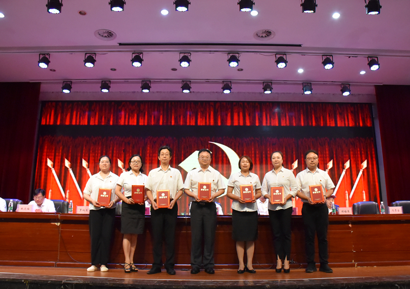 1625132179166041494.jpg 4表彰先进2.jpg