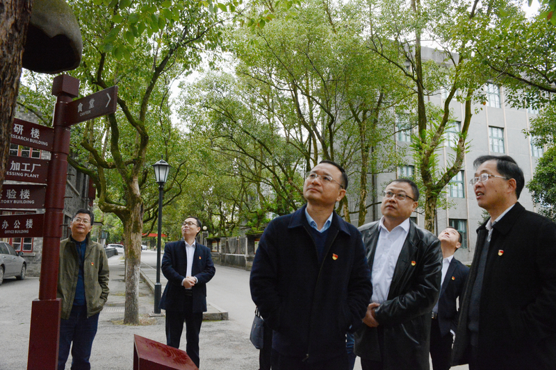 1636456981946075860.jpg 参观园区.jpg